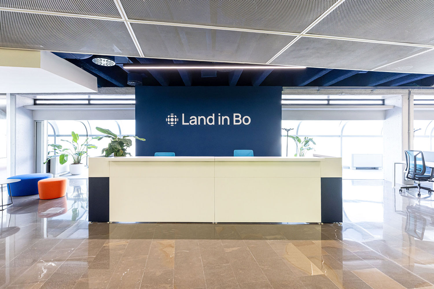 Land in Bo interiors, entrance view